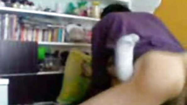 الجدة لا يزال سكس اخوات مترجم يحب الديك
